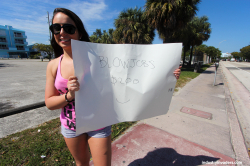 College-girl-Nena-Colada-Sucks-dick-at-carwash