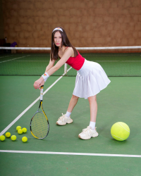 Tanya Ray LOVES tennis