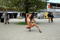 Nude-in-Public