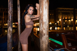Nighttime-Venice-Without-Panties