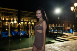 Nighttime-Venice-Without-Panties